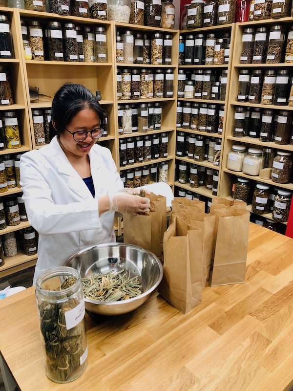 Pauline compounding a traditional raw her formula